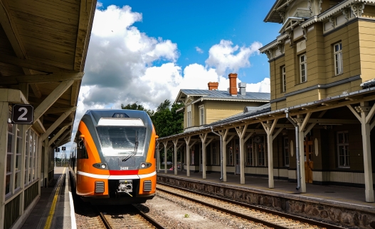 Elroni rong Tartu jaamas