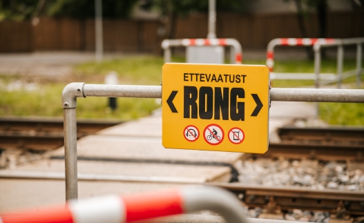 Ülekäik - ettevaatust rong